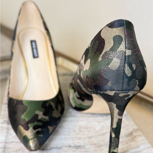 Tatiana Pointy Toe Camouflage High Heels
Nine West - Picture 4 of 6